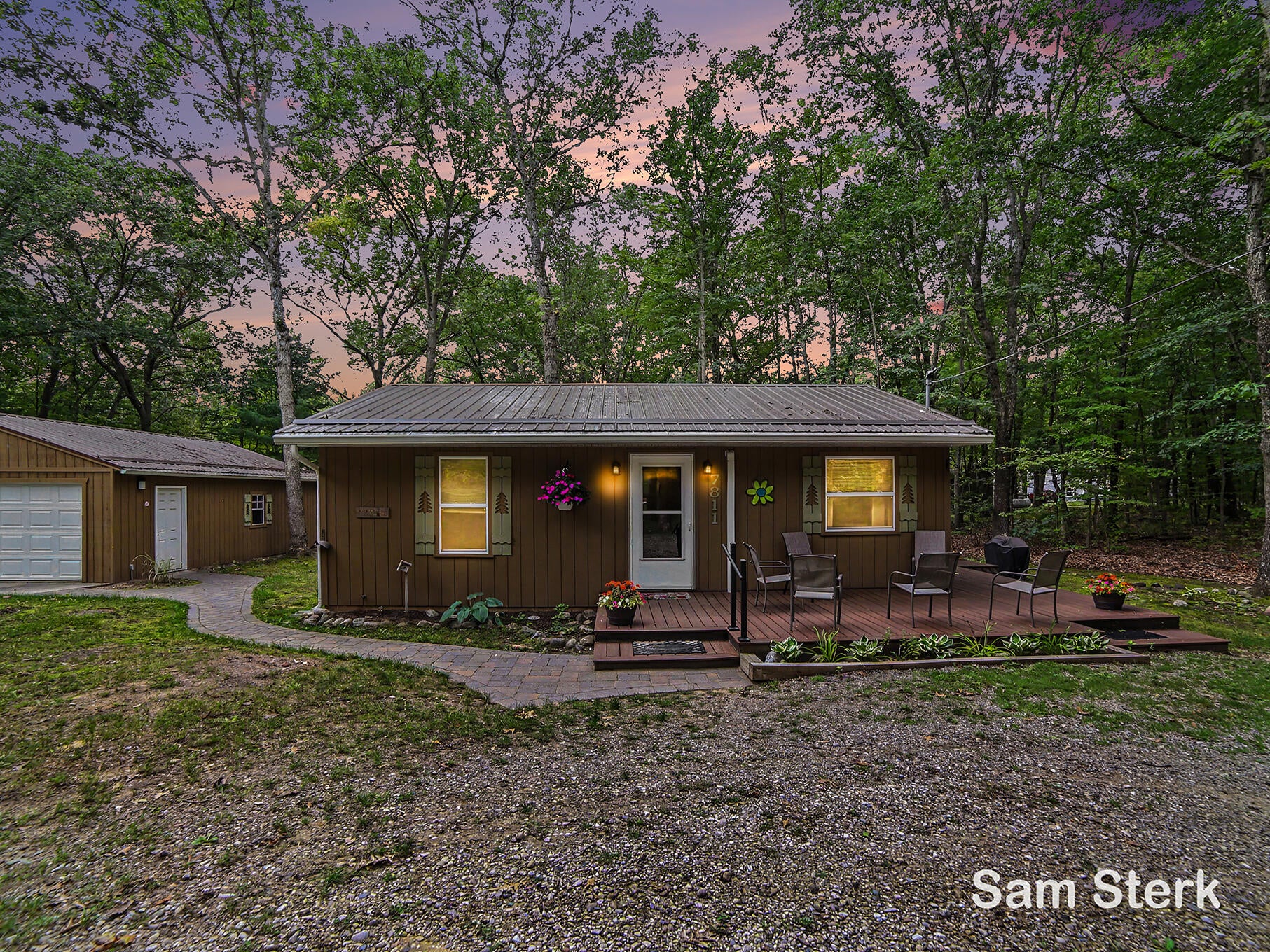 7811 E Chickasaw Trail
