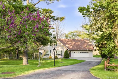 5208 N Hillcrest Drive Clyde Township MI 48049