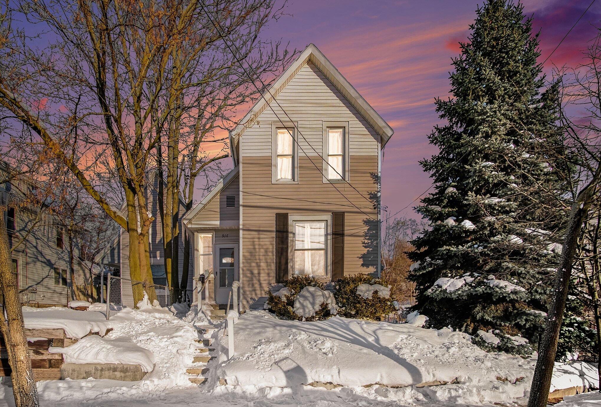 916 Lafayette Avenue NE