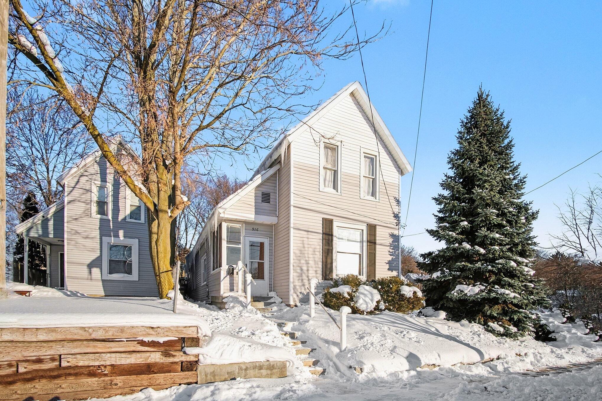 916 Lafayette Avenue NE