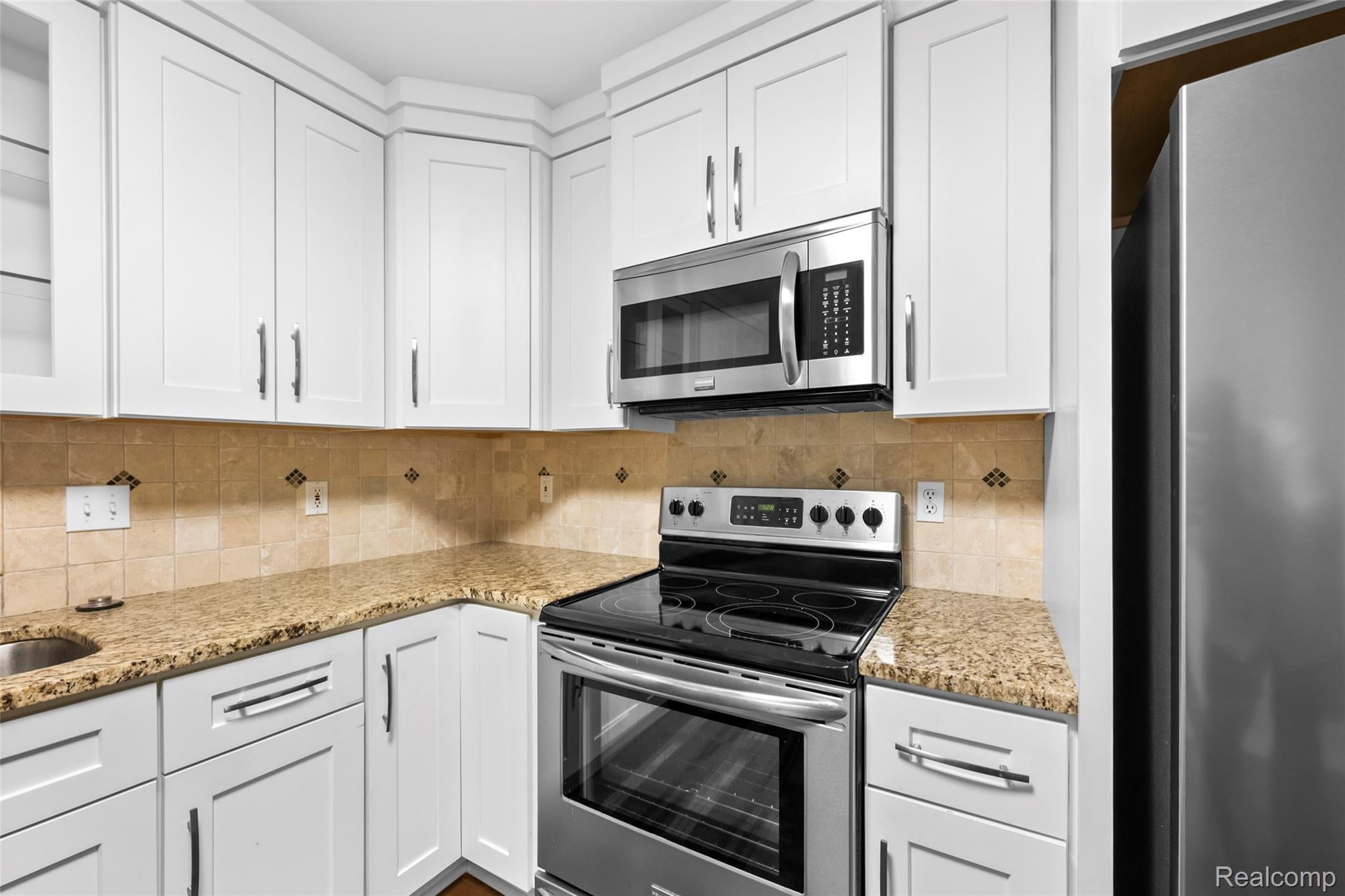 4911 Oak Hill Drive 3