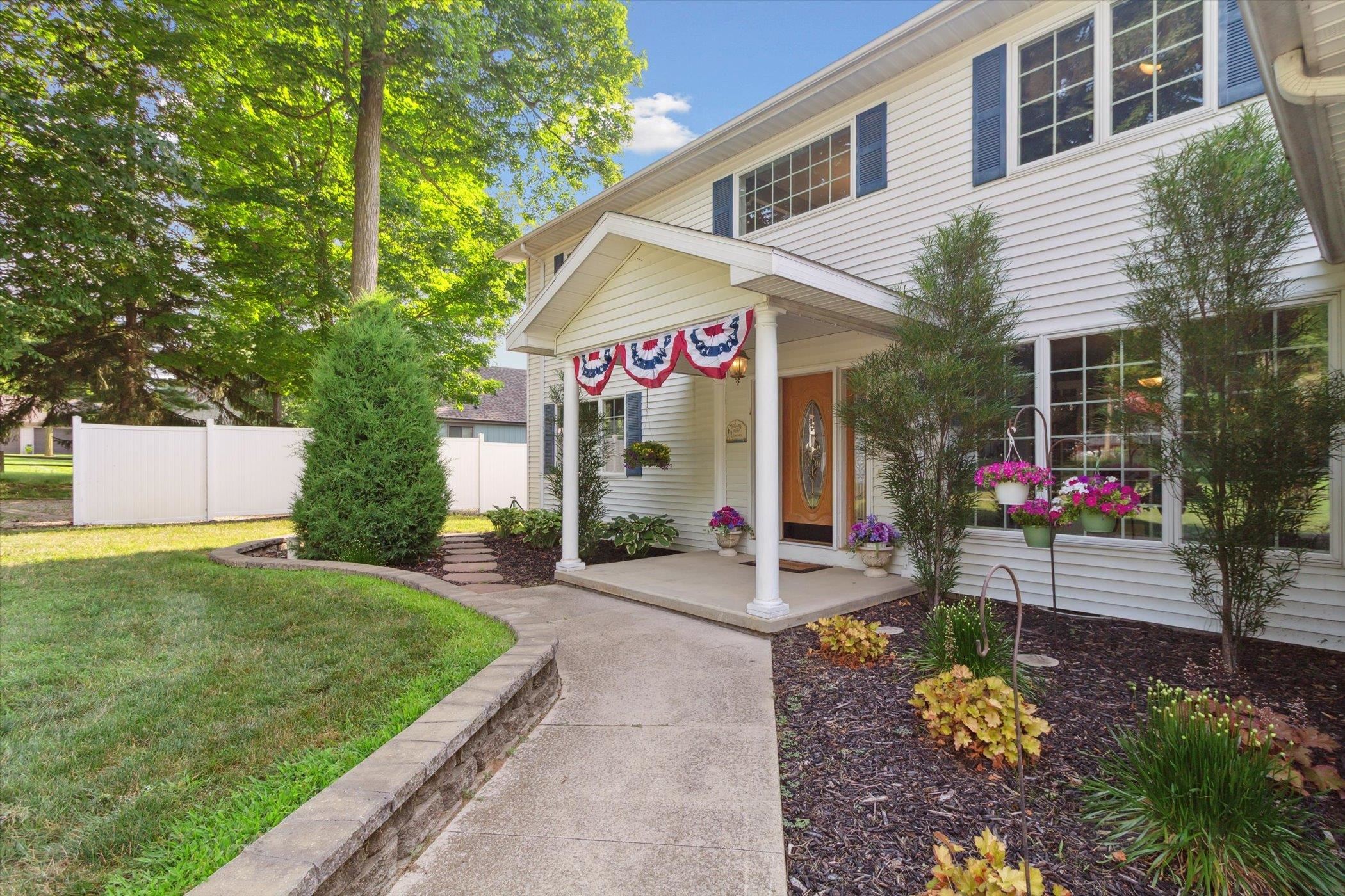 10245 Lakeside Drive