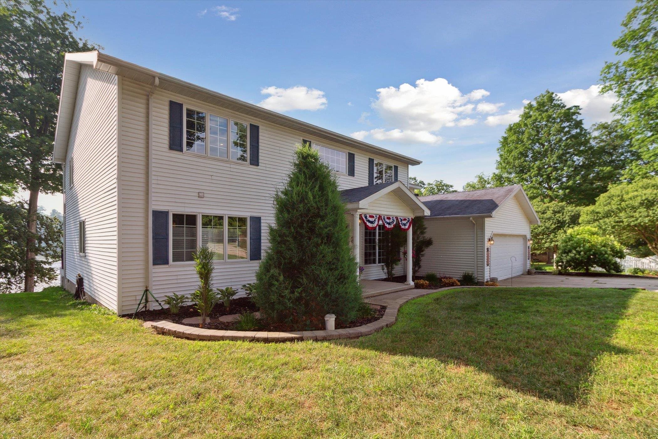 10245 Lakeside Drive