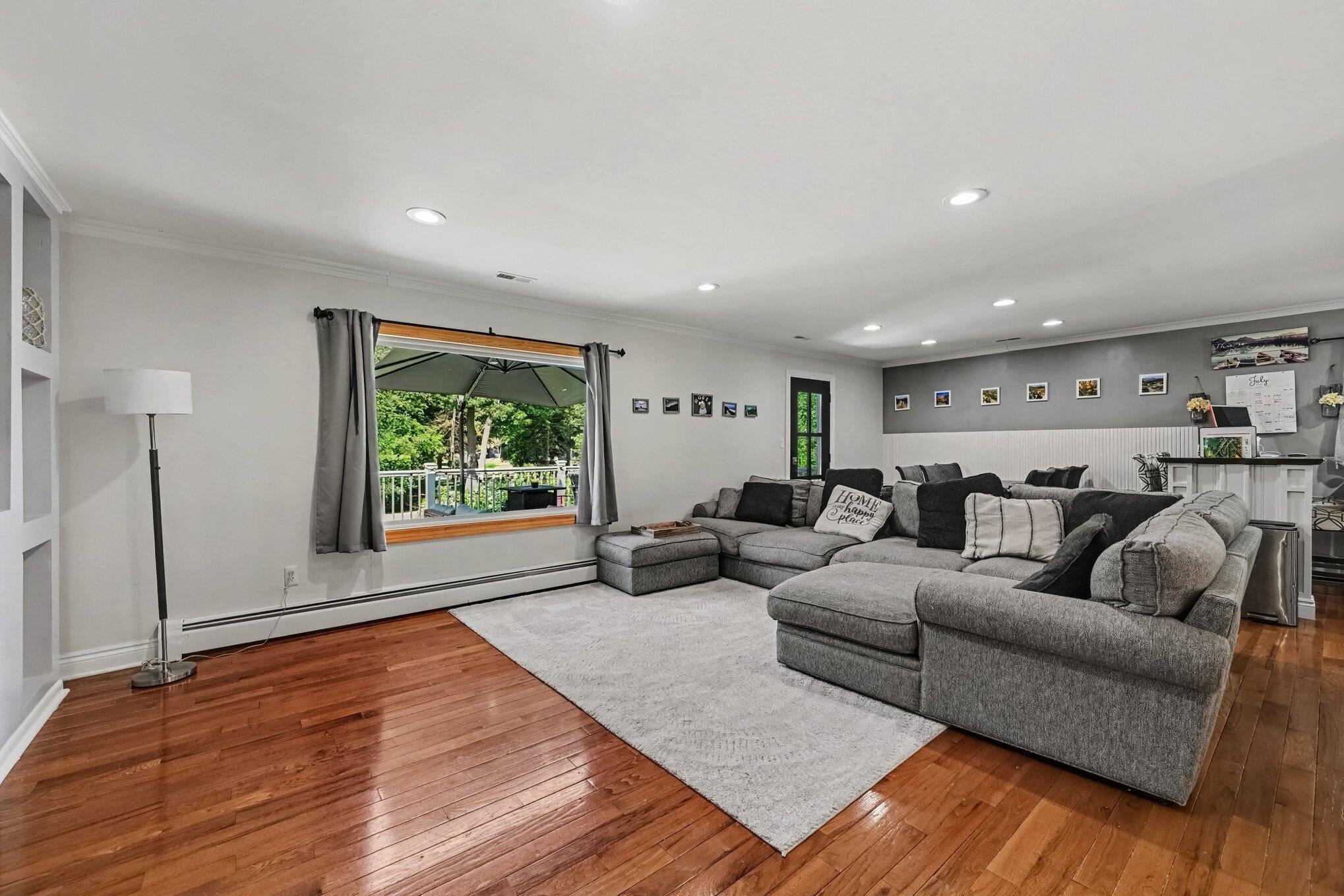1560 Chanticlair Circle