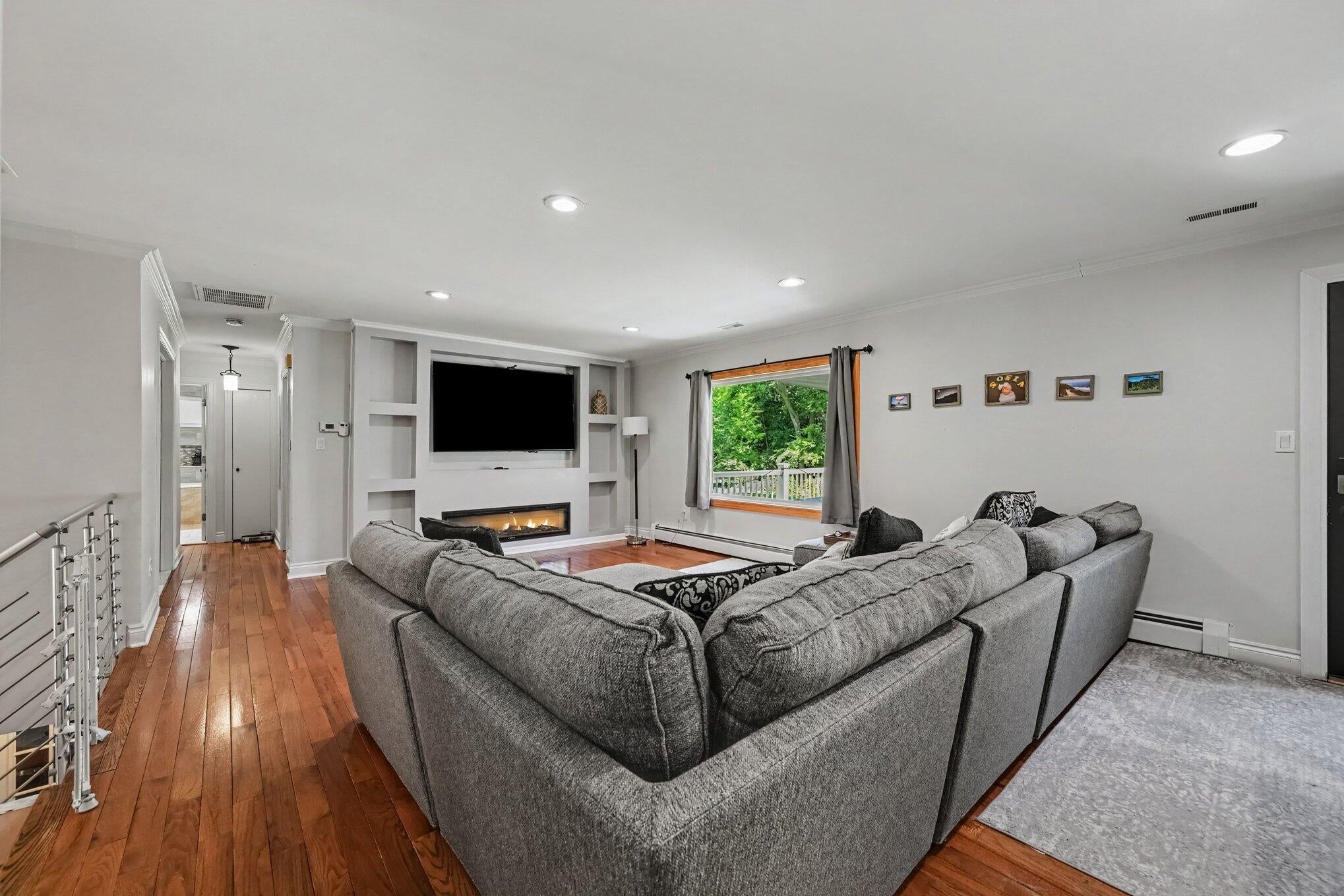 1560 Chanticlair Circle