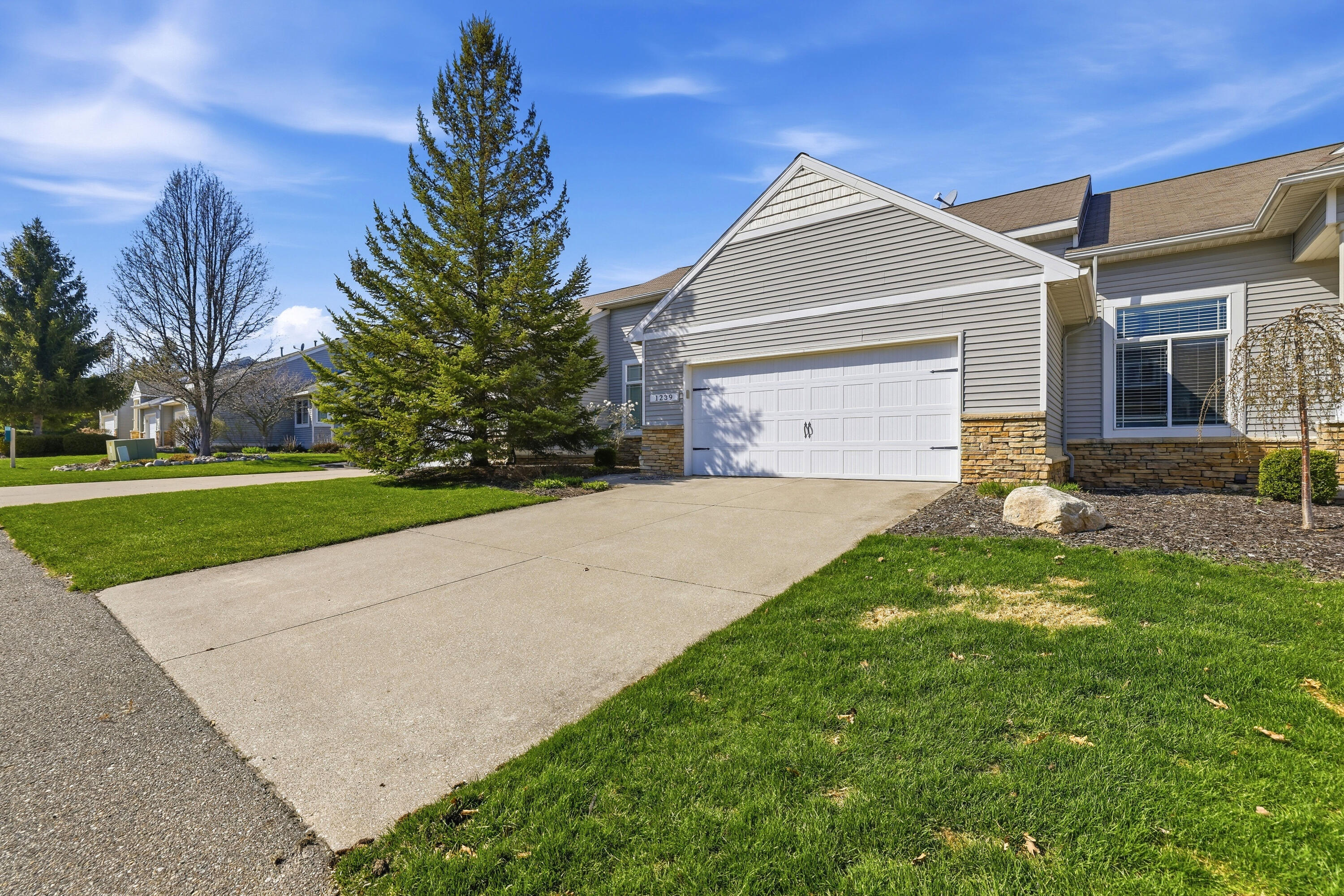 1239 Coopers Pass SW