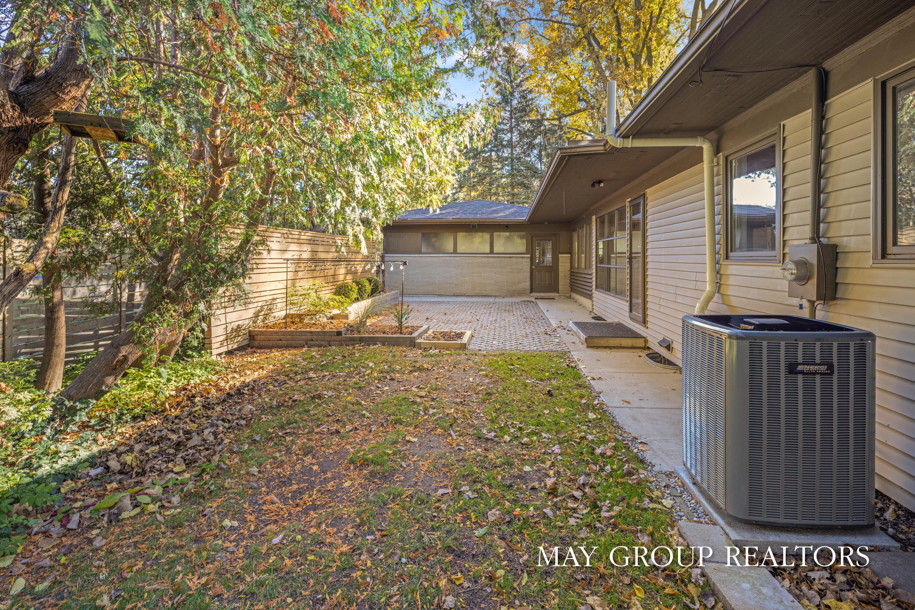 2727 Cascade Road SE