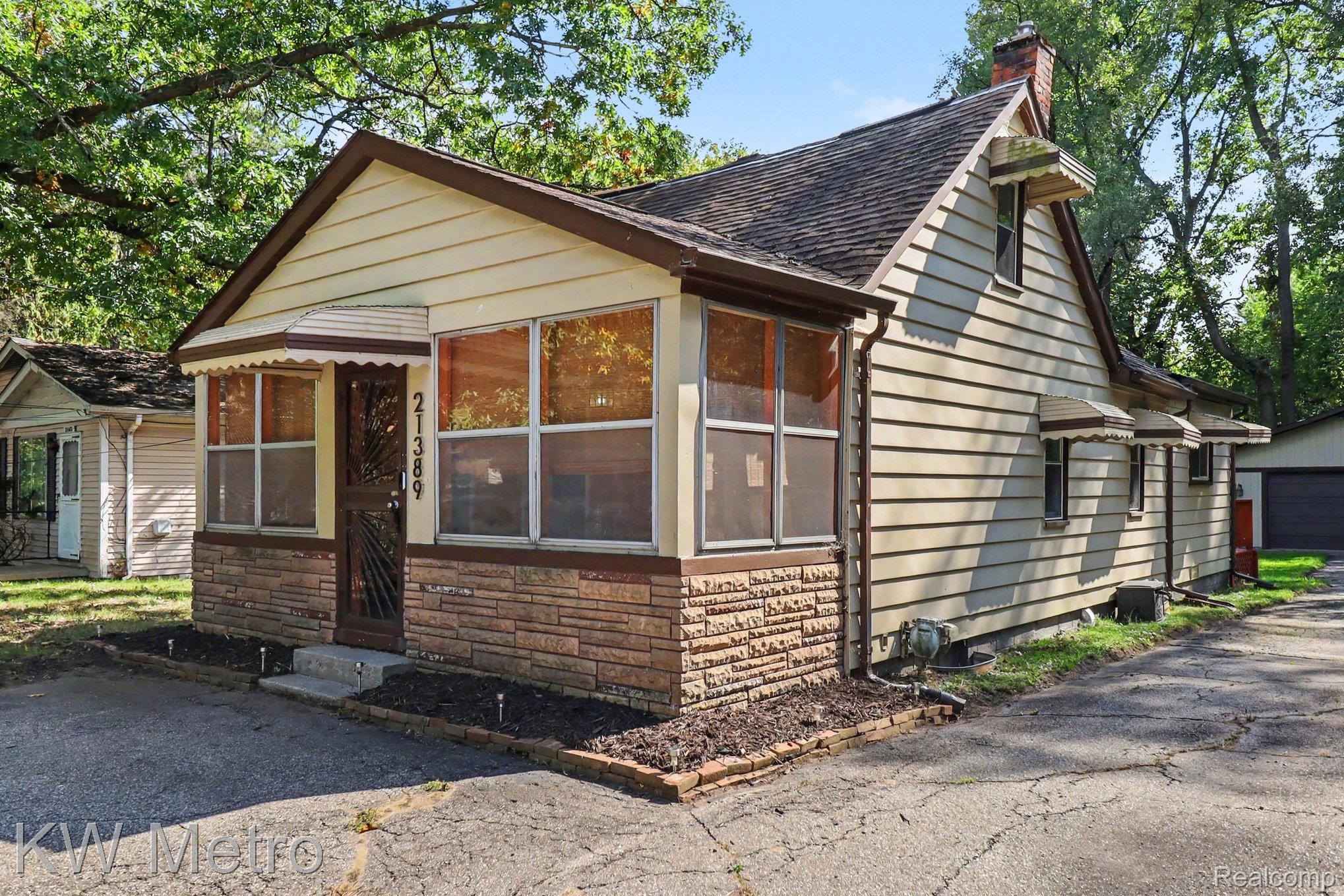 21389 Duns Scotus Street