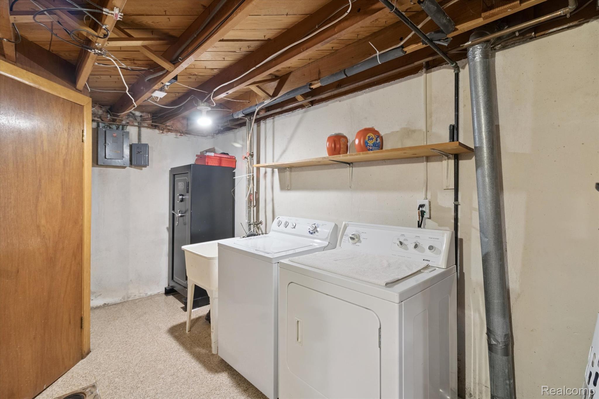 Taylor City, Michigan 48180, United States, 3 Bedrooms Bedrooms, ,2 BathroomsBathrooms,Residential,Pending,203439