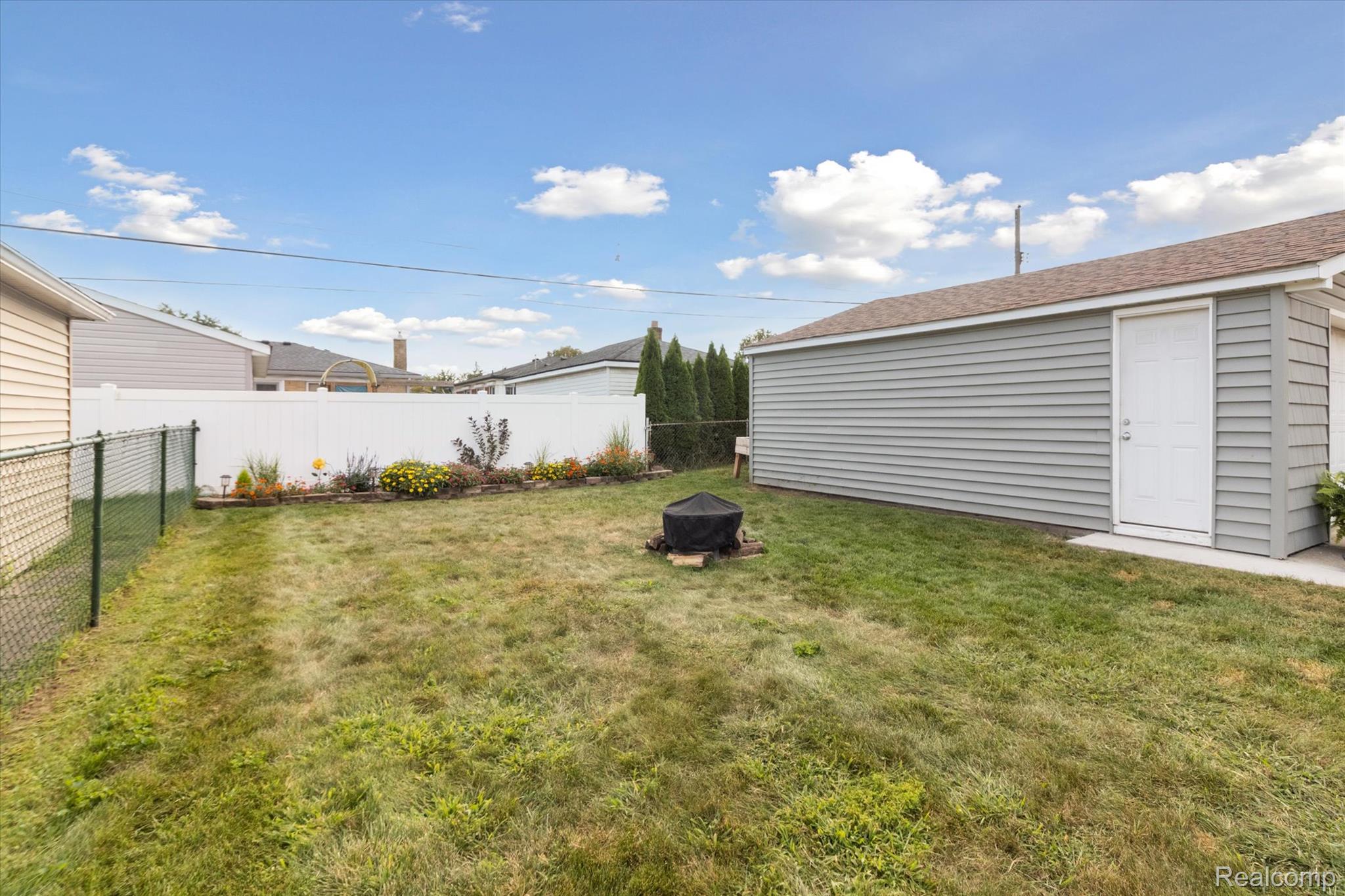 Taylor City, Michigan 48180, United States, 3 Bedrooms Bedrooms, ,2 BathroomsBathrooms,Residential,Pending,203439