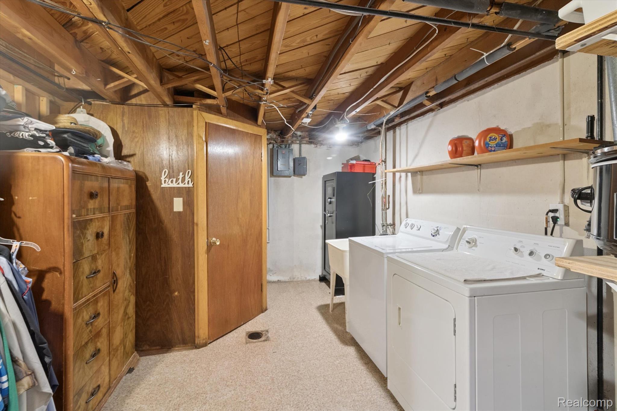 Taylor City, Michigan 48180, United States, 3 Bedrooms Bedrooms, ,2 BathroomsBathrooms,Residential,Pending,203439