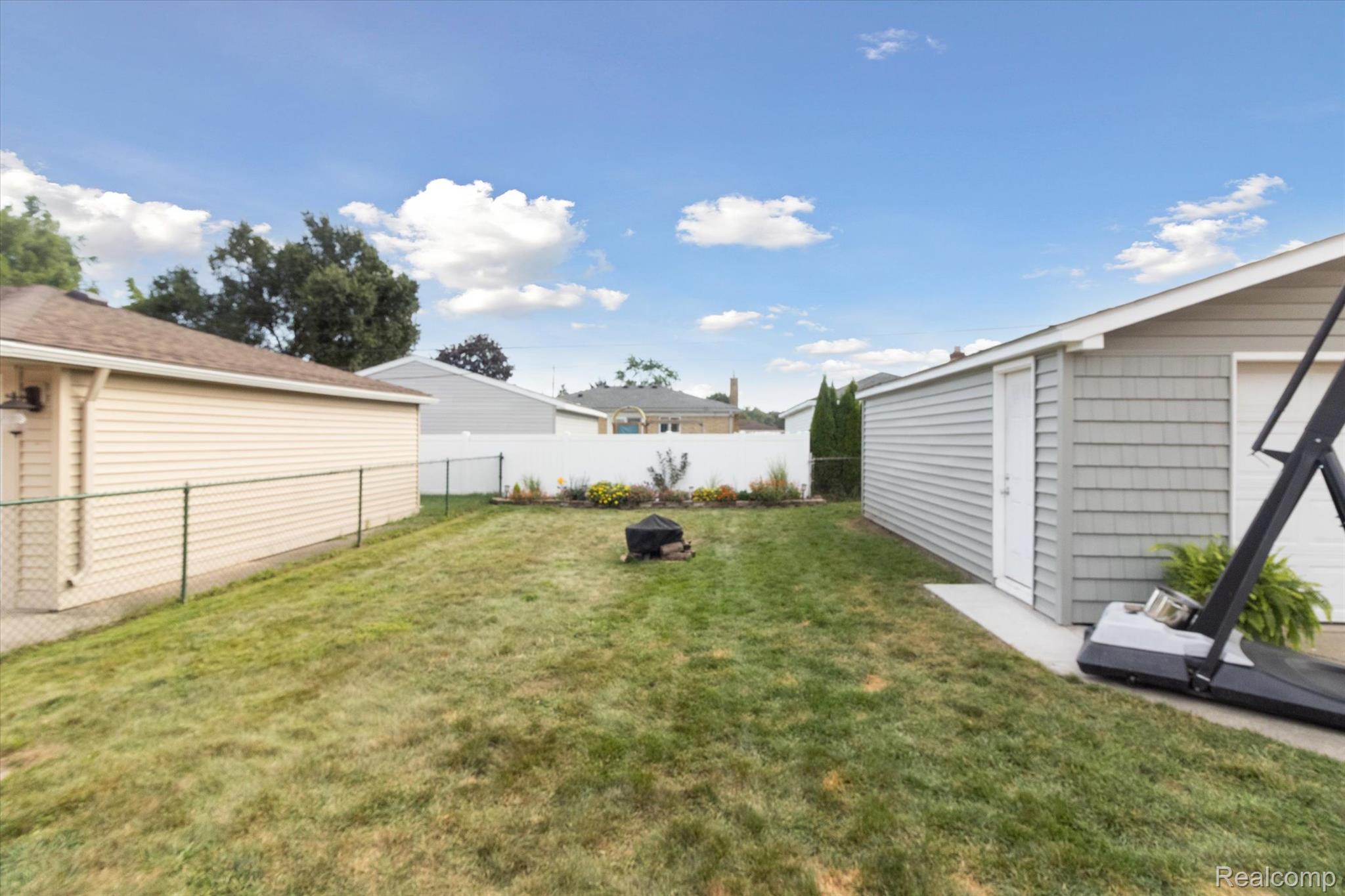 Taylor City, Michigan 48180, United States, 3 Bedrooms Bedrooms, ,2 BathroomsBathrooms,Residential,Pending,203439