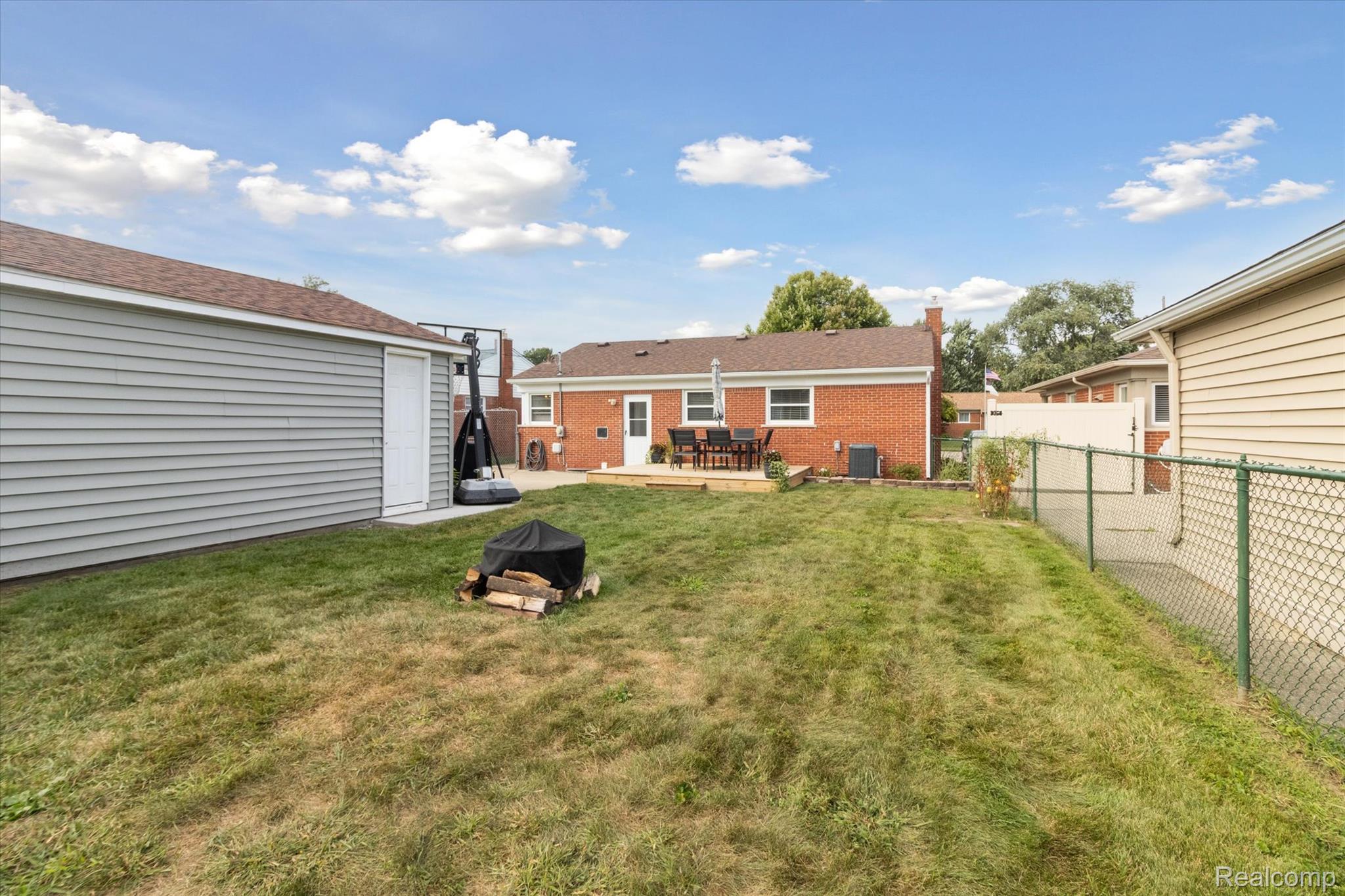 Taylor City, Michigan 48180, United States, 3 Bedrooms Bedrooms, ,2 BathroomsBathrooms,Residential,Pending,203439