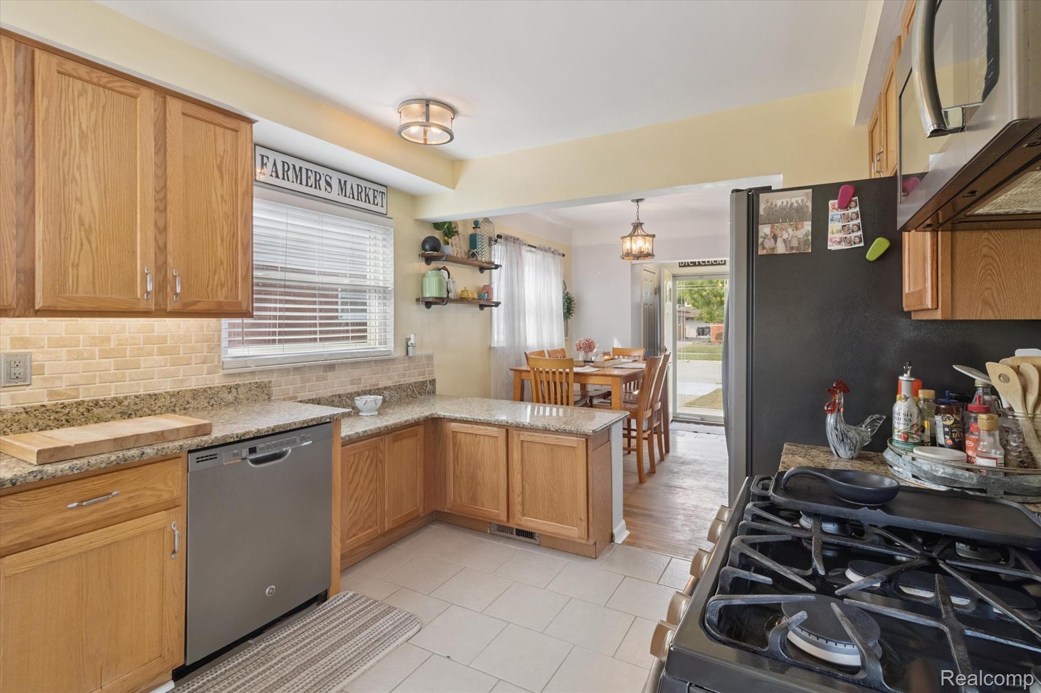 Taylor City, Michigan 48180, United States, 3 Bedrooms Bedrooms, ,2 BathroomsBathrooms,Residential,Pending,203439