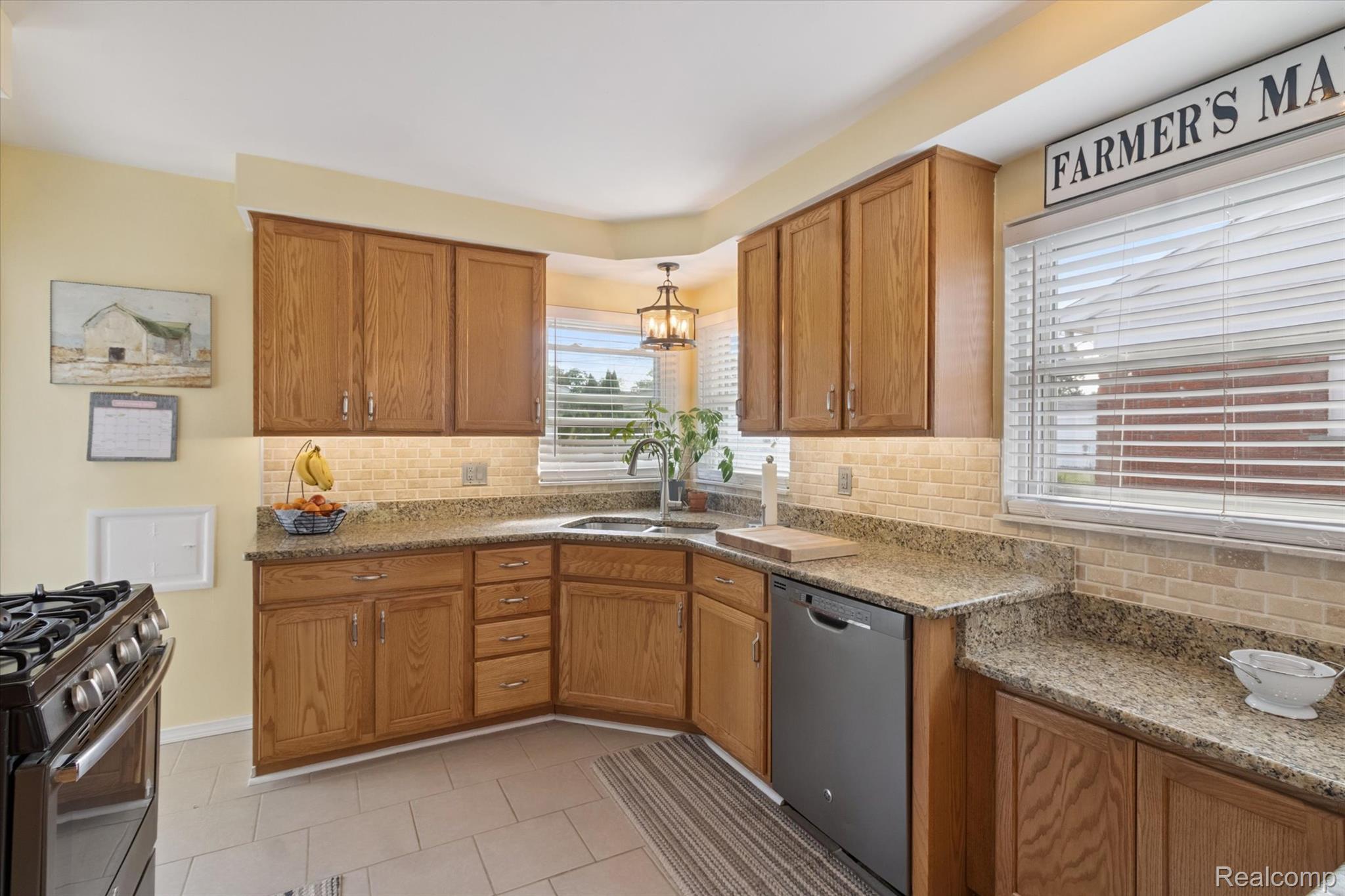 Taylor City, Michigan 48180, United States, 3 Bedrooms Bedrooms, ,2 BathroomsBathrooms,Residential,Pending,203439