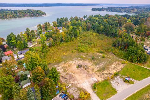 875 GREEN Street Elk Rapids Village MI 49629
