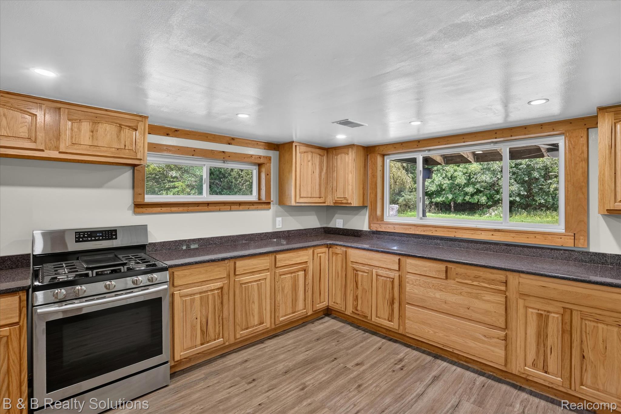 1564 Burnside Road