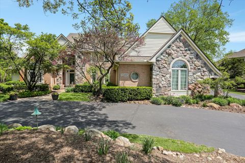 30465 STONEGATE Drive Franklin Village Oakland MI 48025