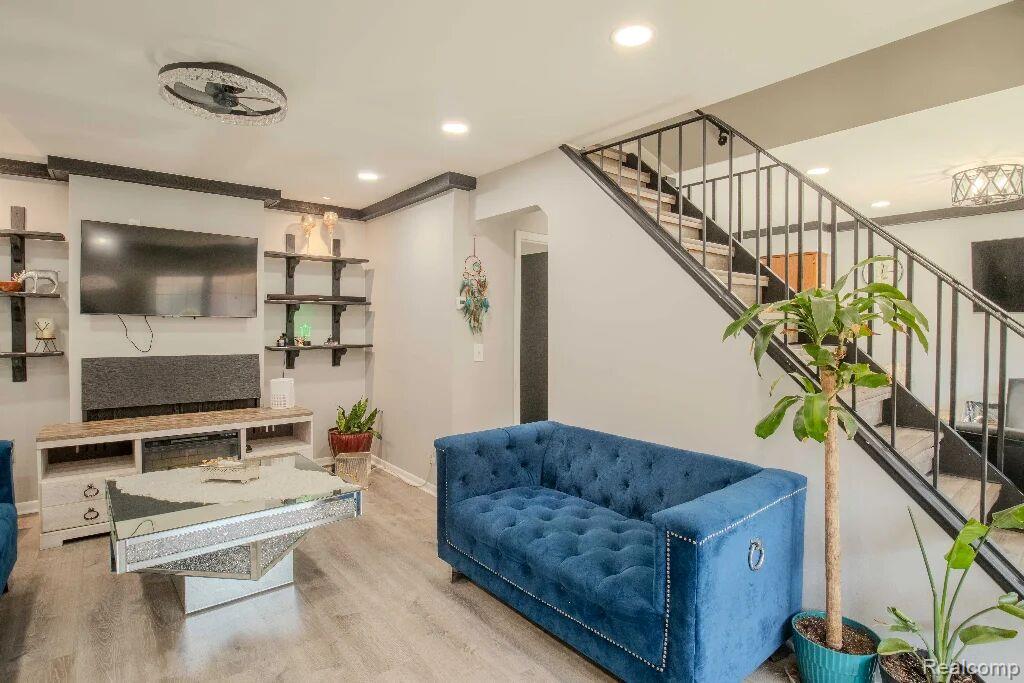 8684 Edgewater Lane 14