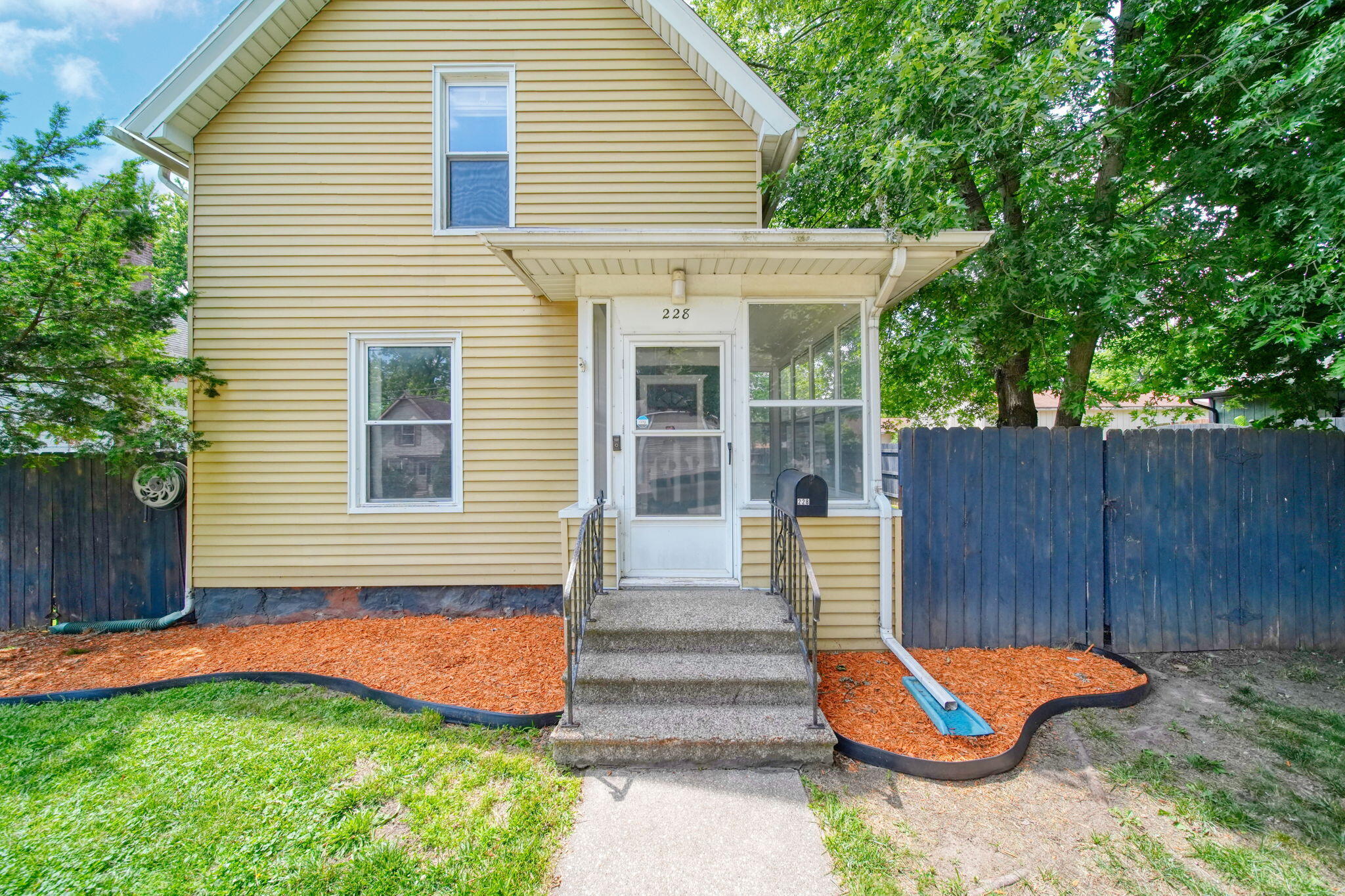 228 N Thompson Street