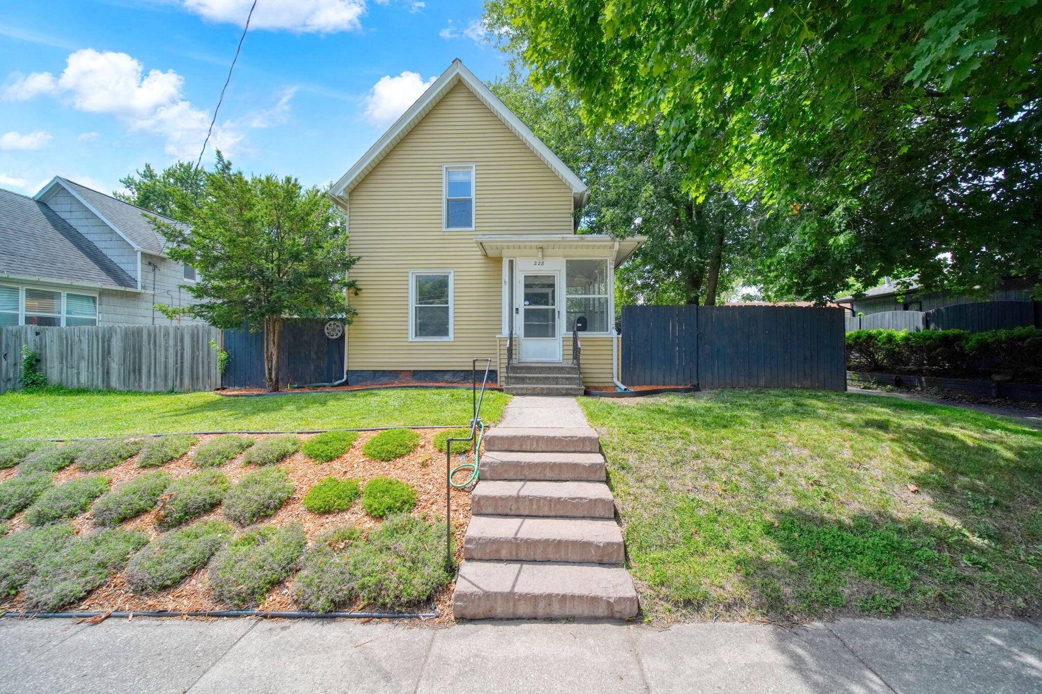 228 N Thompson Street