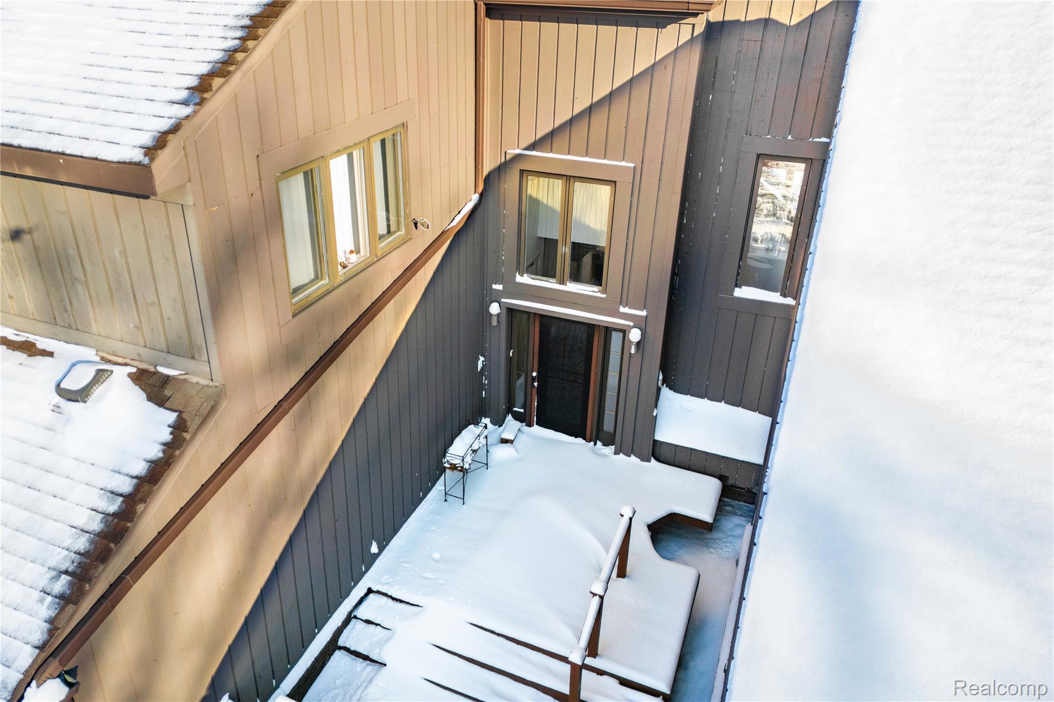 9422 Hawthorne Glen Drive