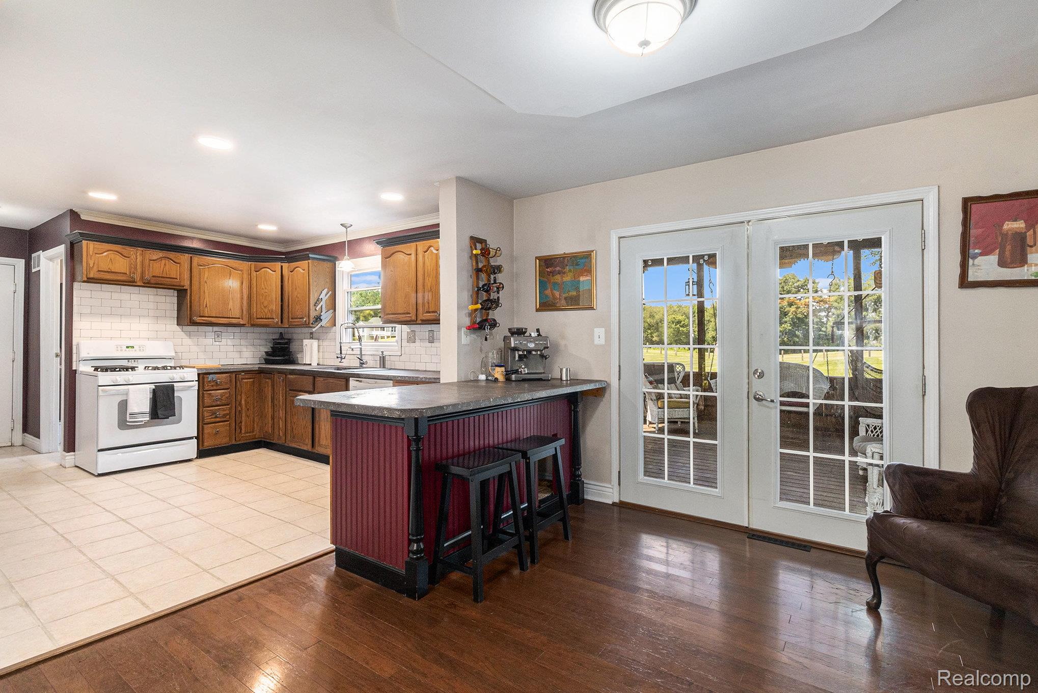 5085 Curtis Rd