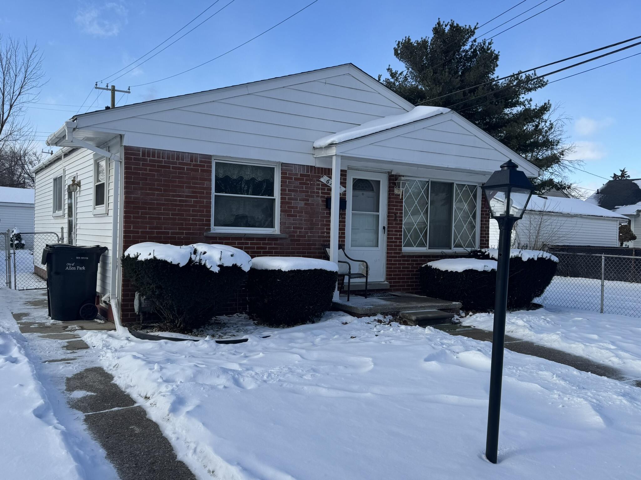 6730 Buckingham Avenue