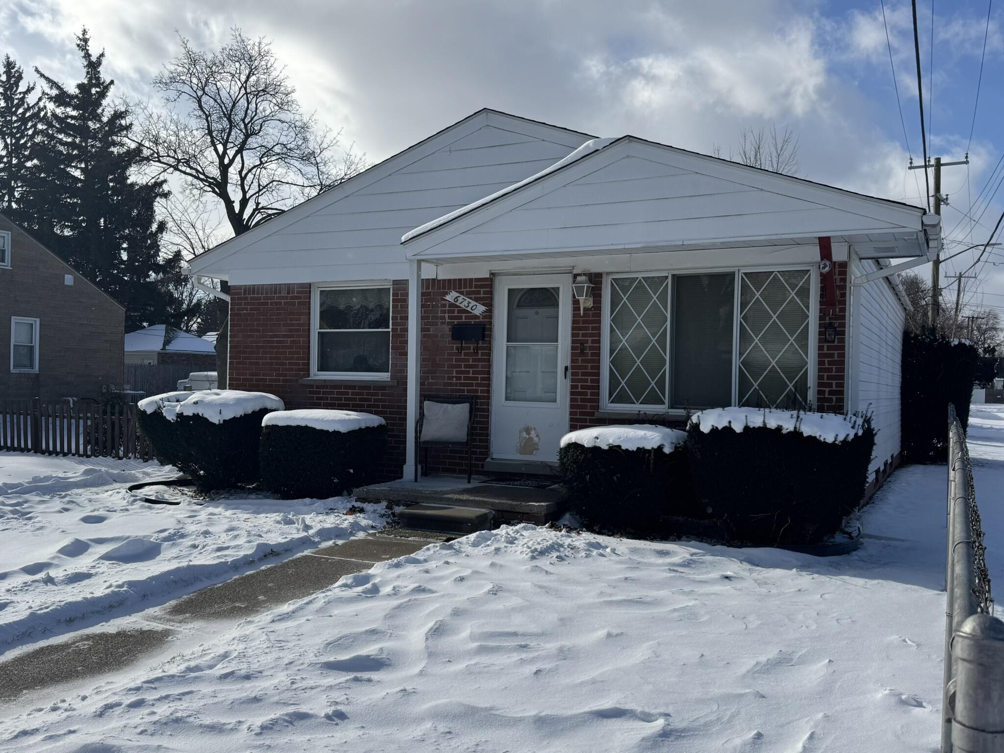 6730 Buckingham Avenue