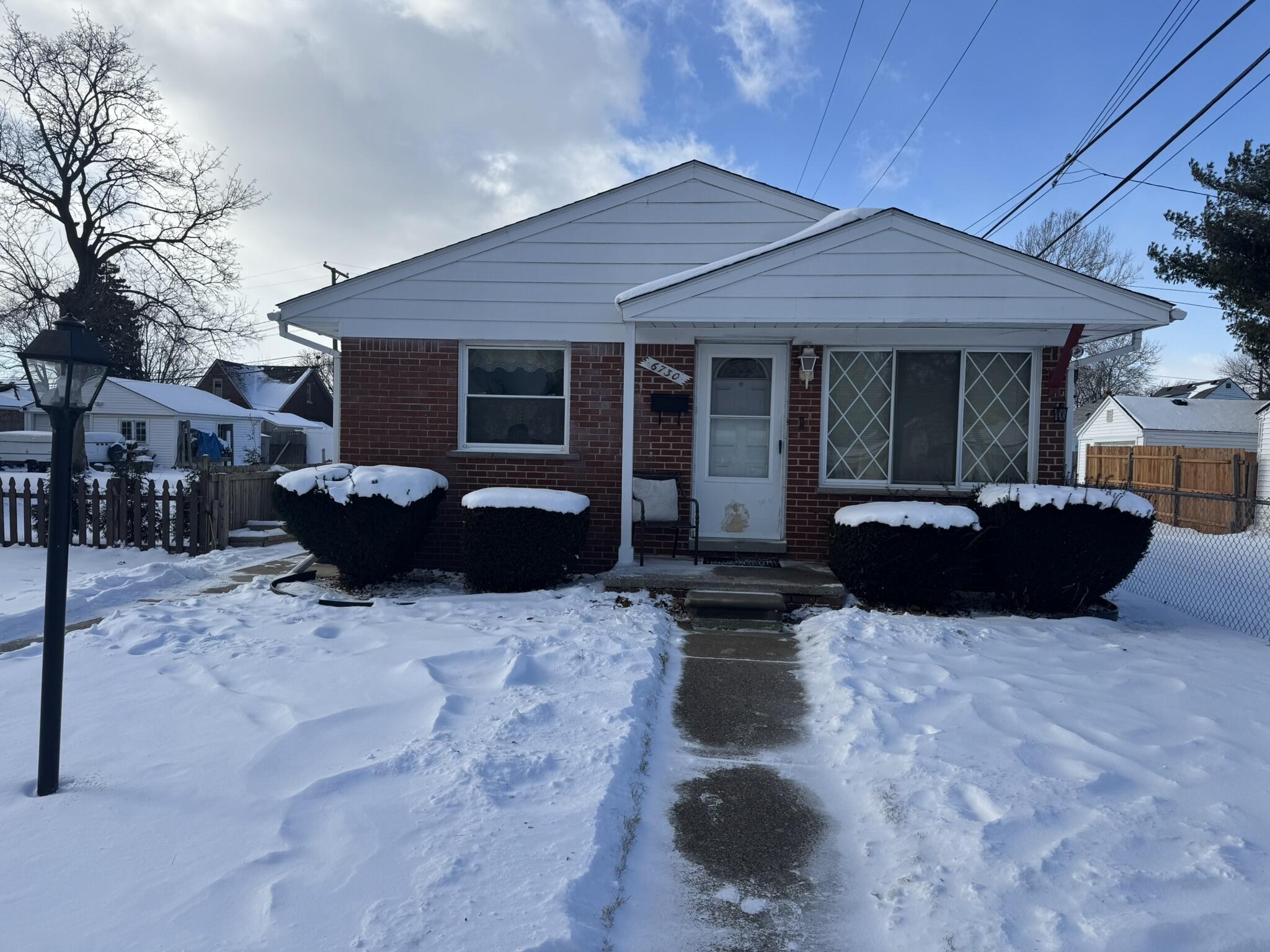 6730 Buckingham Avenue