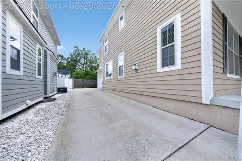 Tiny photo for 215 La Plaza Court, Royal Oak City, MI 48073 (MLS # 20261064039)
