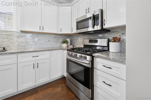 Tiny photo for 215 La Plaza Court, Royal Oak City, MI 48073 (MLS # 20261064039)