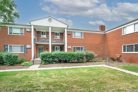 Photo of 1097 Tienken Court, Rochester Hills City, MI 48306 (MLS # 20251016116) Photo of 1097 Tienken Court, Rochester Hills City, MI 48306 (MLS # 20251016116)