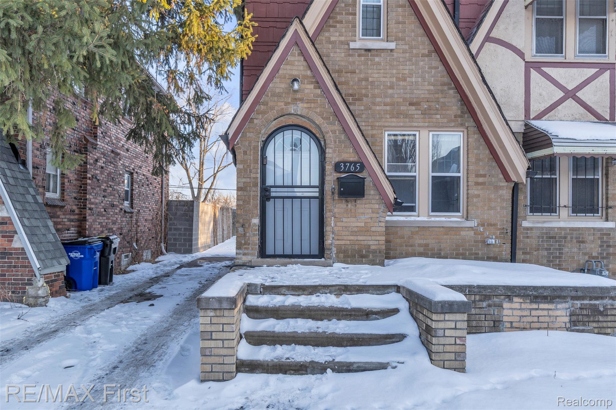 3765 Cortland Street