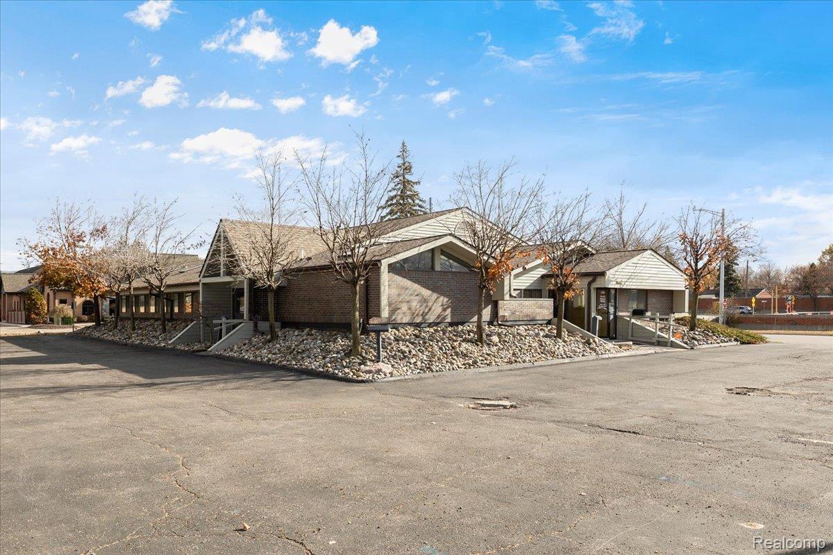 17600 W 11 Mile Road