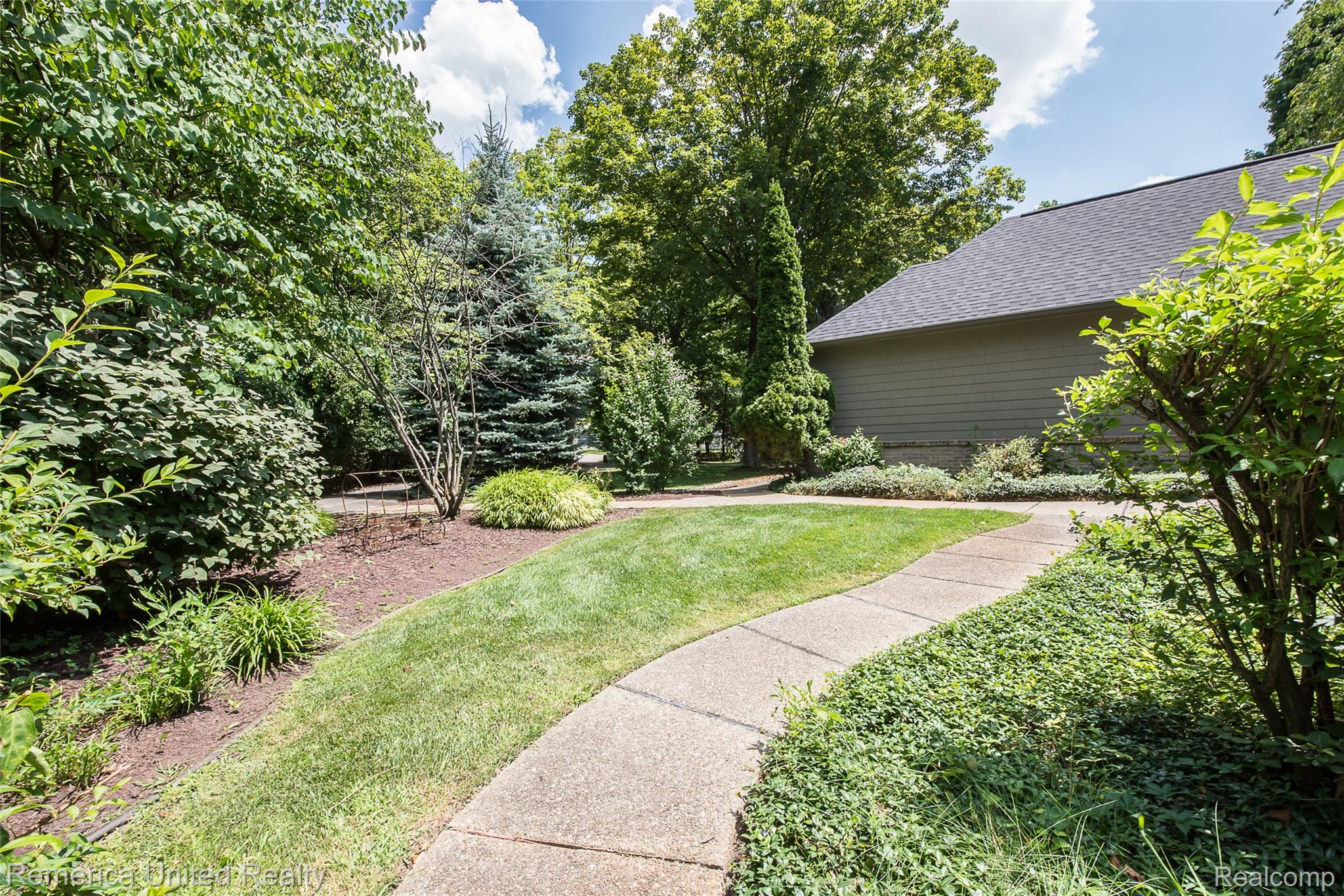 37188 Chickadee Lane