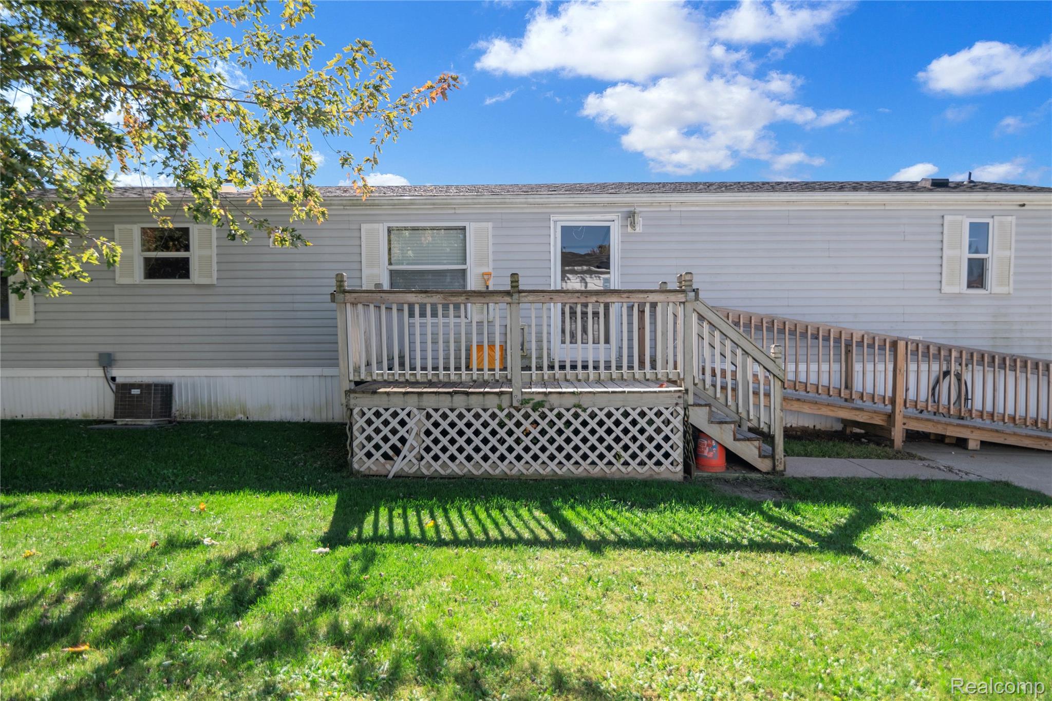 23467 Manor Road North