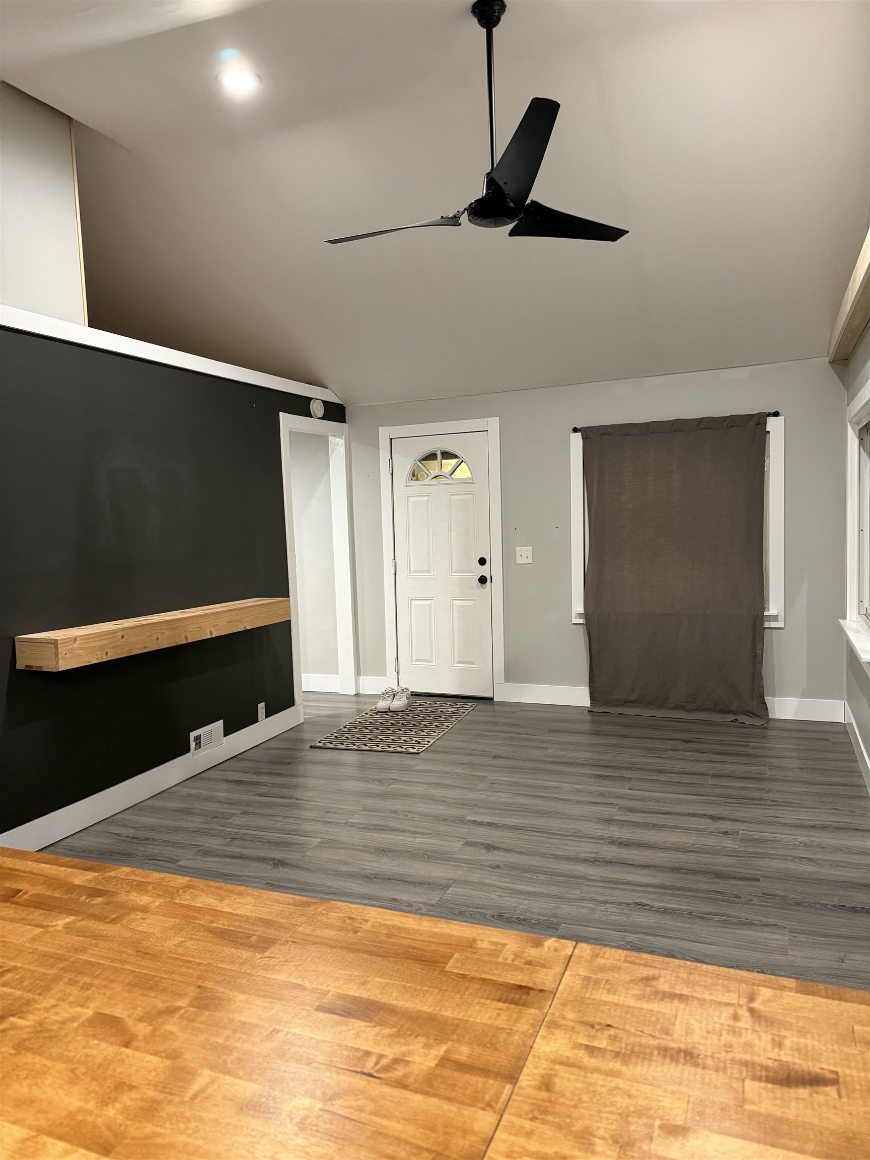 2117 E Schumacher Avenue