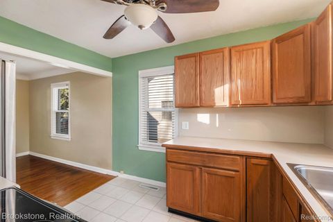 1816 DALLAS Avenue Royal Oak City MI 48067