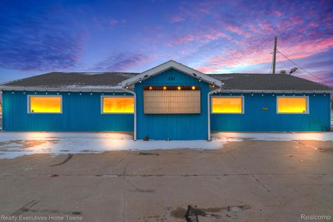 521 24th Street Port Huron City MI 48060