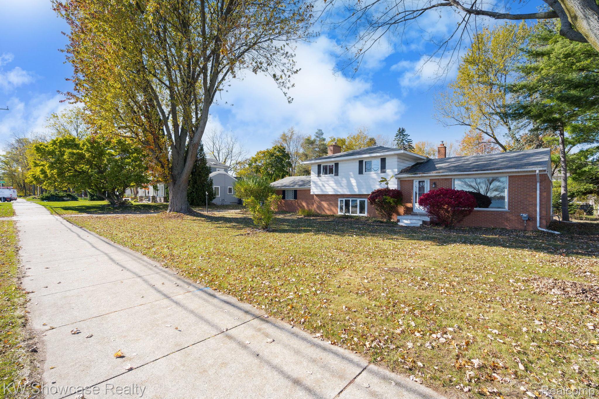 5274 Cooley Lake Road