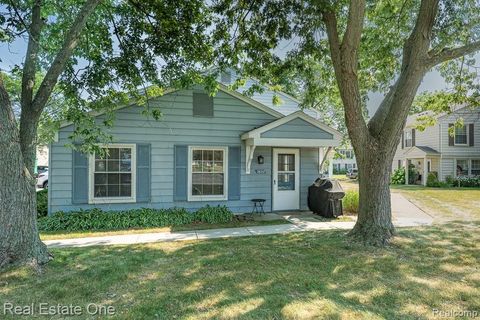 Photo of 2652 Wildwood Court, Lake Orion Village, MI 48360 (MLS # 20251025141)