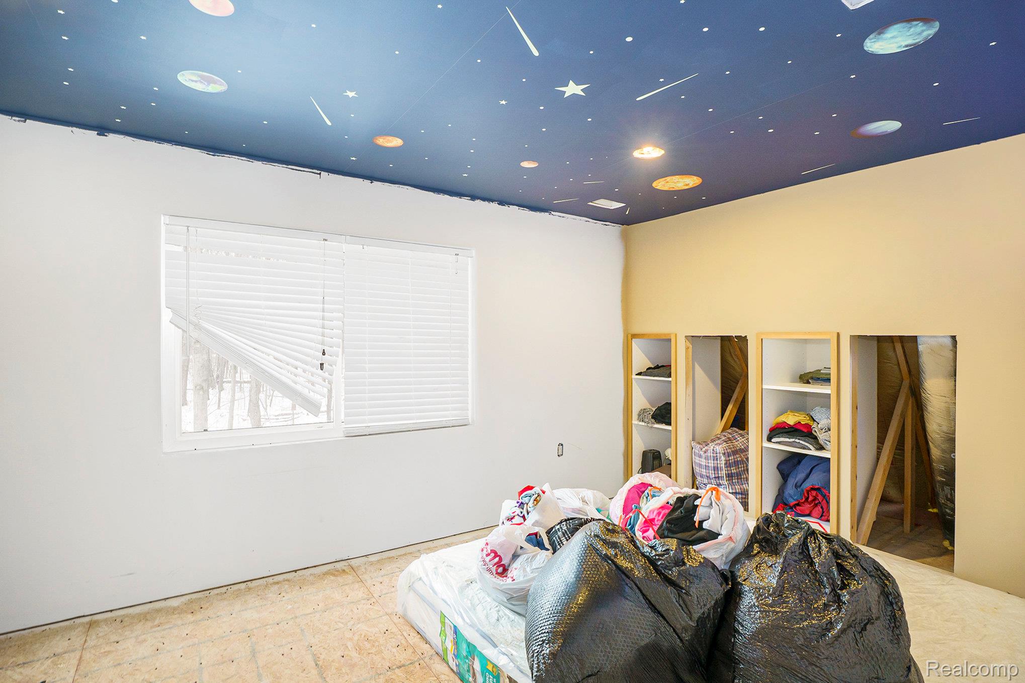 4661 S SHERIDAN Road