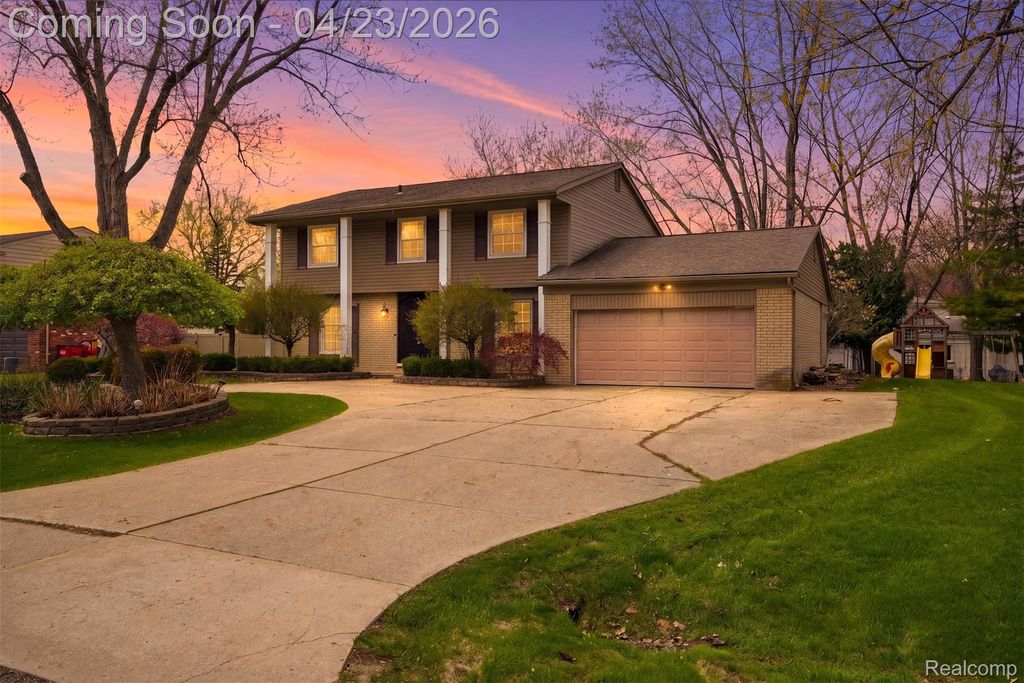 Photo of 5701 Tequesta Court, West Bloomfield Charter Township, MI 48323 (MLS # 20261026759)