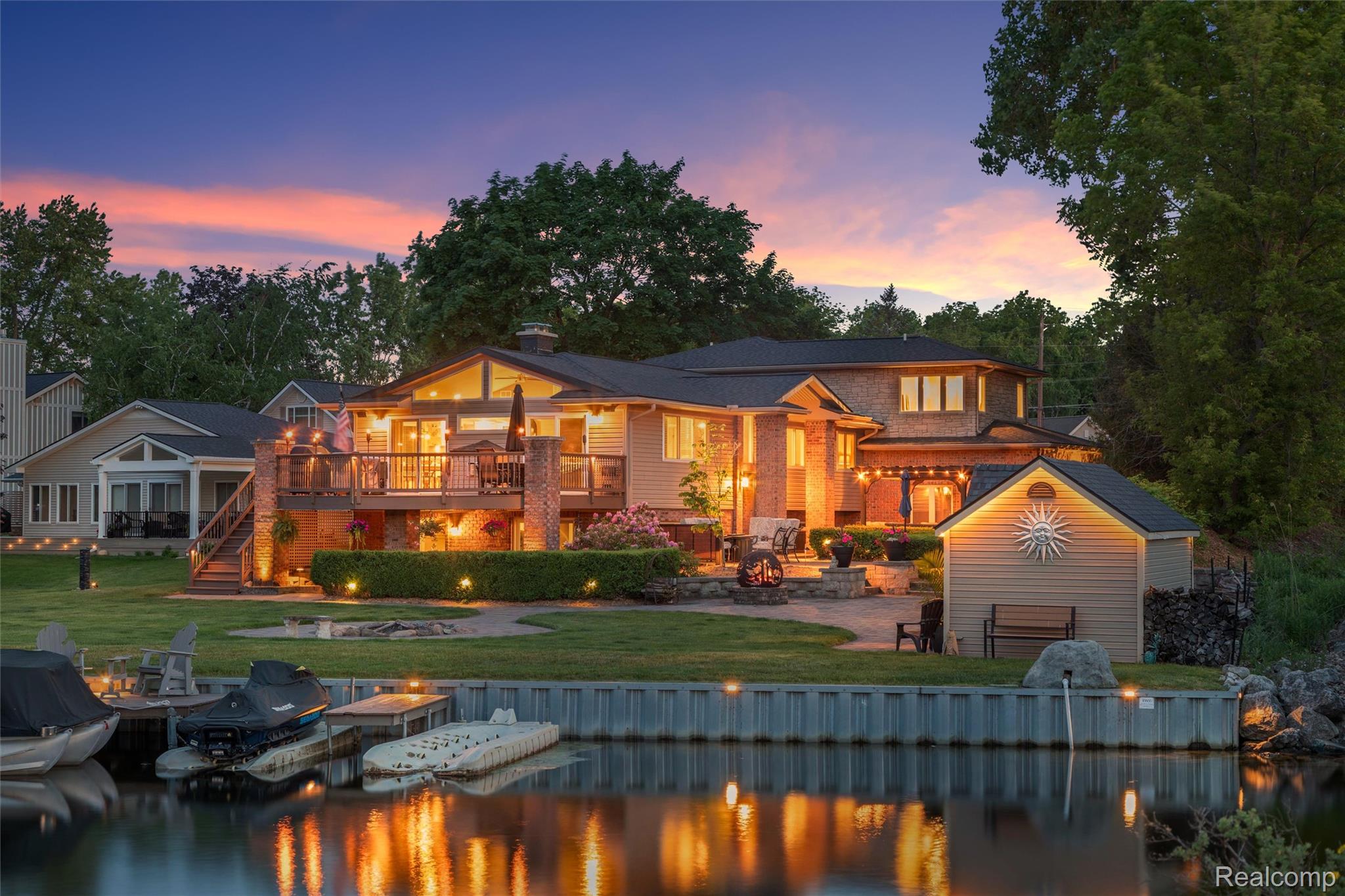 8950 Riverview