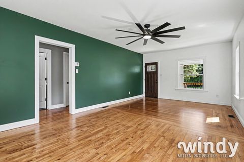 Tiny photo for 226 S Barker Street, New Buffalo City, MI 49117 (MLS # 65026025903)