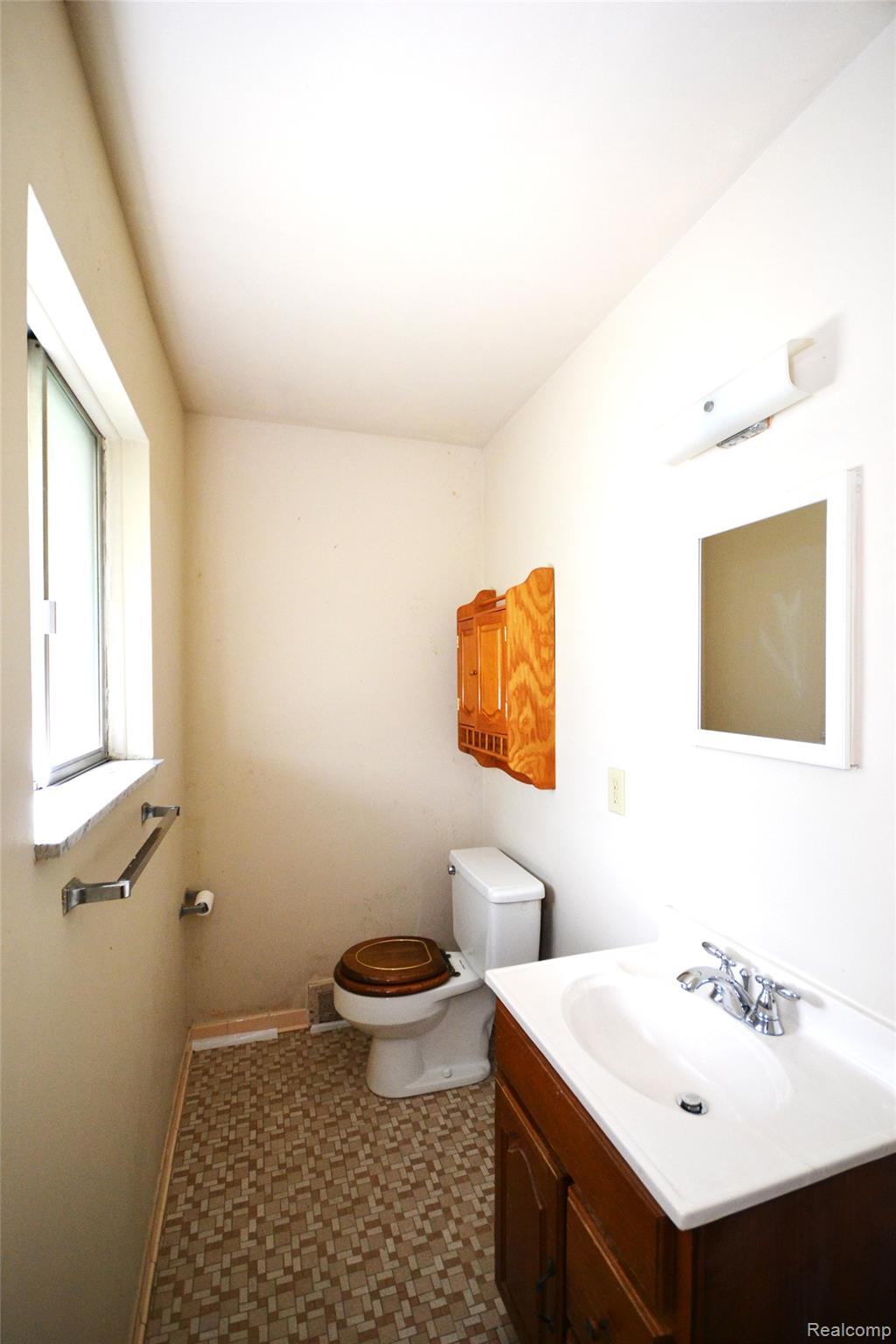 Bloomfield Hills City, Michigan 48302, United States, 3 Bedrooms Bedrooms, ,2 BathroomsBathrooms,Residential,Active,207379