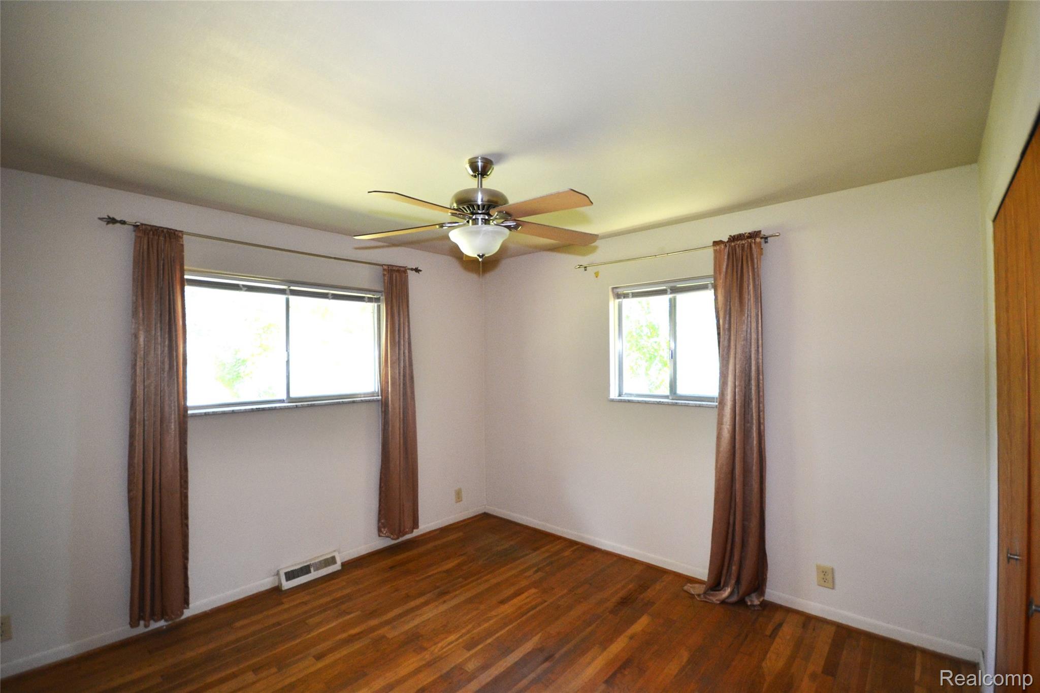 Bloomfield Hills City, Michigan 48302, United States, 3 Bedrooms Bedrooms, ,2 BathroomsBathrooms,Residential,Active,207379