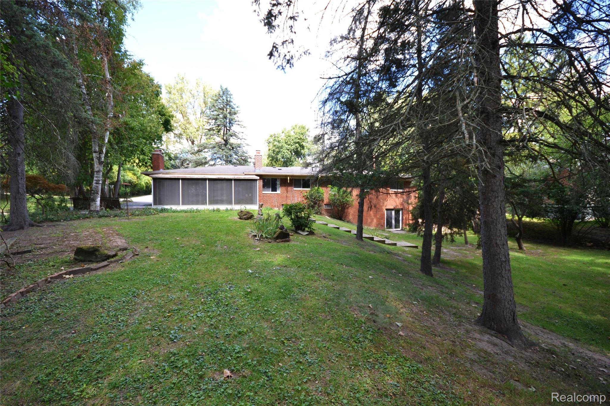 Bloomfield Hills City, Michigan 48302, United States, 3 Bedrooms Bedrooms, ,2 BathroomsBathrooms,Residential,Active,207379