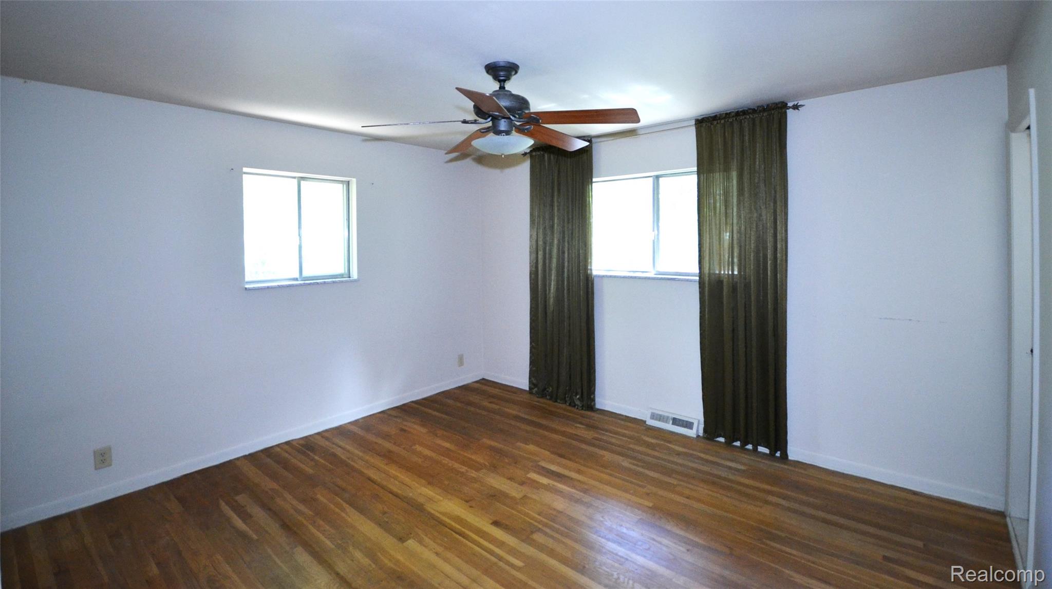 Bloomfield Hills City, Michigan 48302, United States, 3 Bedrooms Bedrooms, ,2 BathroomsBathrooms,Residential,Active,207379